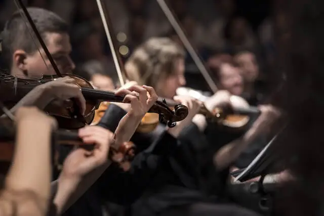 classical-music-wearing earplugs